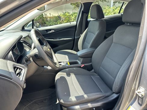 Used 2018 Chevrolet Cruze LT w/ Convenience Package FWD image 15