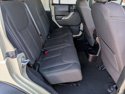 Used 2017 Jeep Wrangler Unlimited Rubicon w/ Connectivity Group image 18