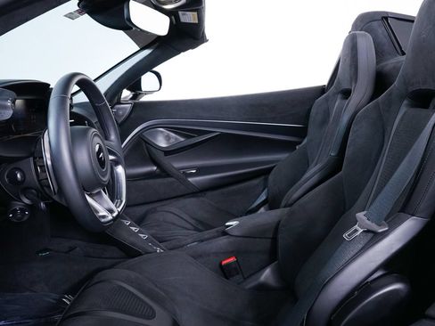 Used 2026 McLaren 750S Spider RWD image 6