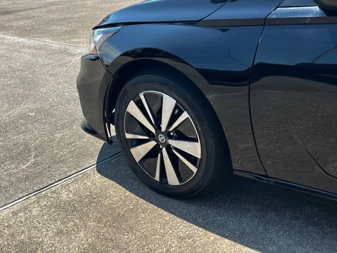 Used 2021 Nissan Altima 2.5 SV w/ SV Premium Package AWD/4WD image 13