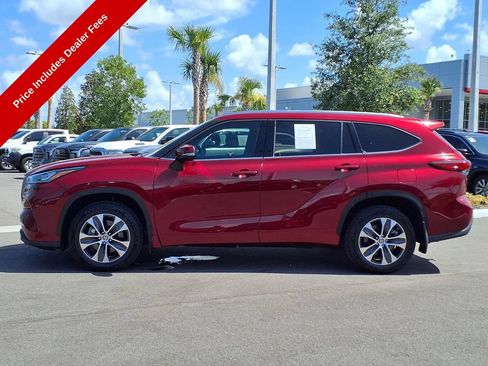 Used 2020 Toyota Highlander XLE AWD/4WD image 4