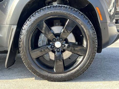 Used 2024 Land Rover Defender 110 SE image 10