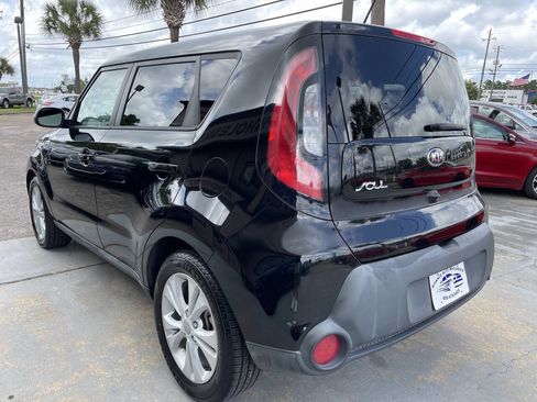Used 2014 Kia Soul + w/ Audio Package FWD image 4