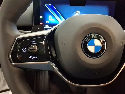 Used 2025 BMW 530i xDrive w/ Premium Package image 23