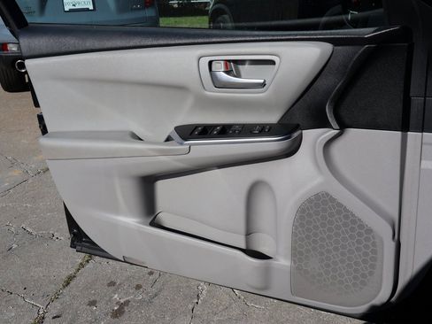 Used 2017 Toyota Camry SE image 26