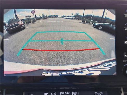 Used 2022 Toyota Sienna XSE FWD image 13