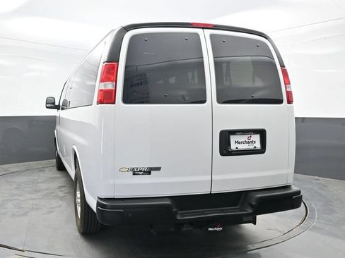Used 2024 Chevrolet Express 3500 LS RWD image 5