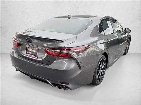 Used 2024 Toyota Camry SE image 5