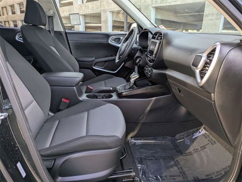Used 2024 Kia Soul LX w/ Option Group 015 image 32