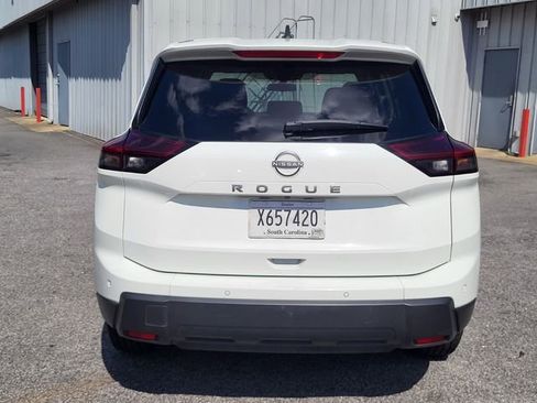 Used 2024 Nissan Rogue S FWD image 3