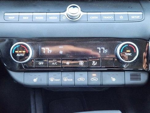 Used 2025 Hyundai Elantra Limited image 17