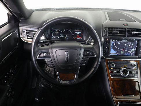 Used 2017 Lincoln Continental Select image 28