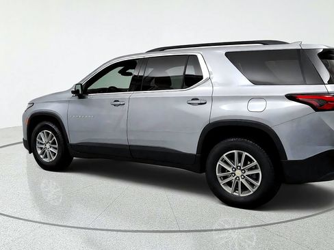 Used 2023 Chevrolet Traverse LT FWD image 3