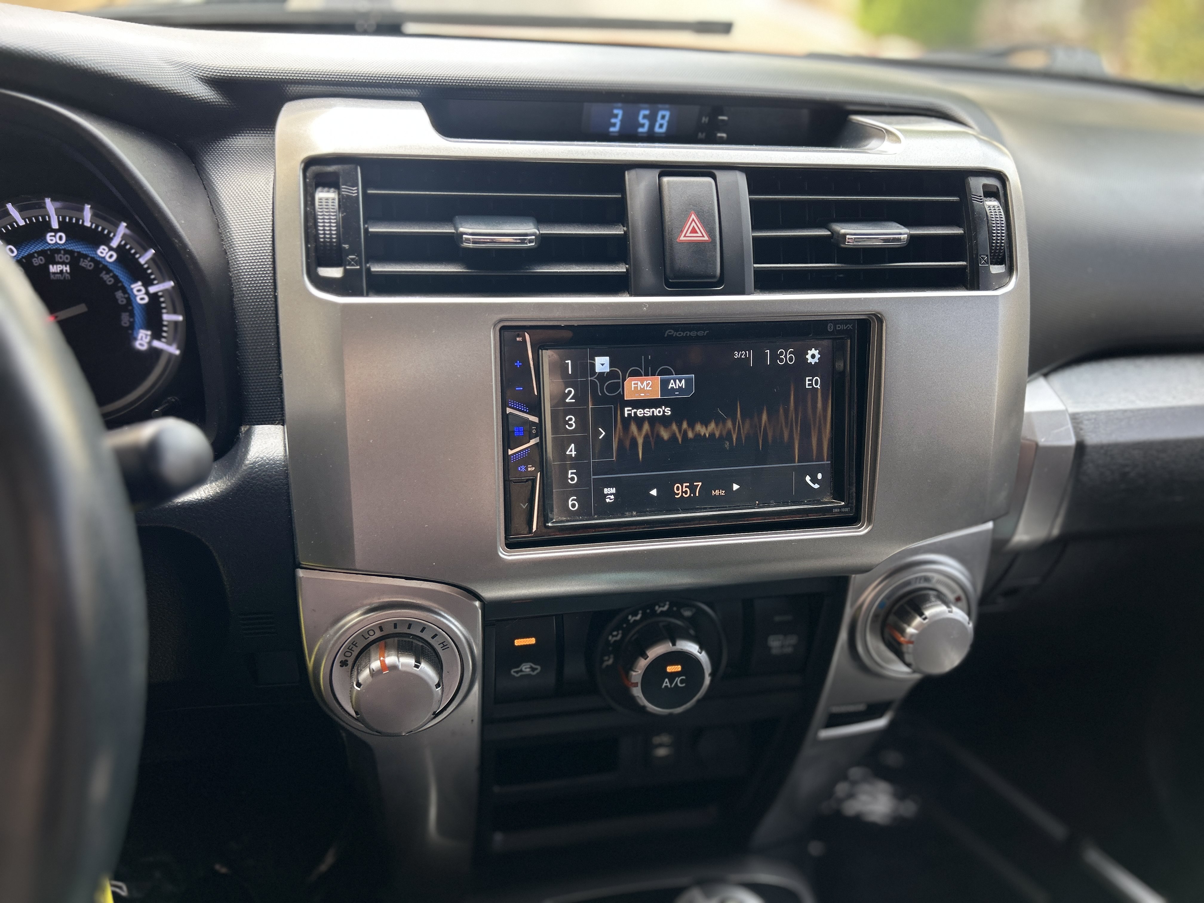 Used 2015 Toyota 4Runner SR5 AWD/4WD image 30