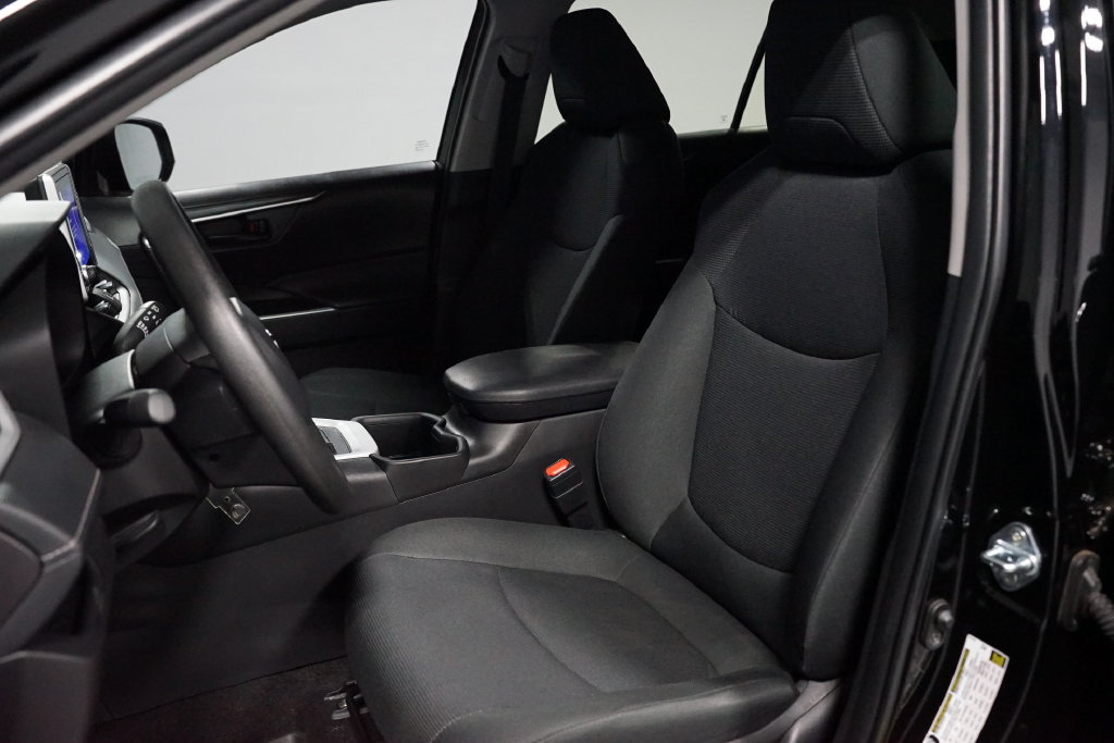 Certified 2025 Toyota RAV4 LE FWD image 25
