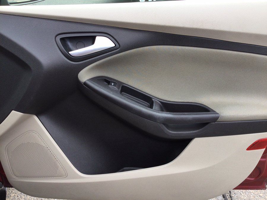 Used 2014 Ford Focus SE FWD image 13