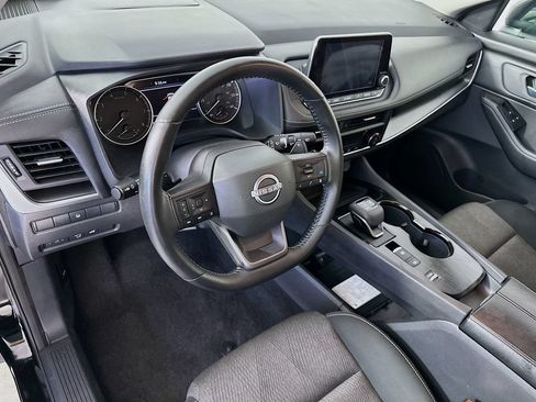 Used 2025 Nissan Rogue SV FWD image 28