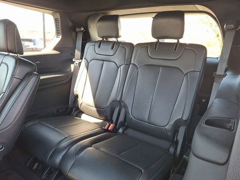 Used 2024 Jeep Grand Cherokee L Limited w/ Luxury Tech Group II AWD/4WD image 11