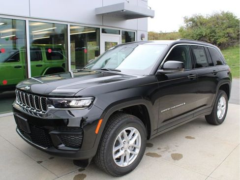 New 2025 Jeep Grand Cherokee Laredo X w/ Luxury Tech Group I image 3