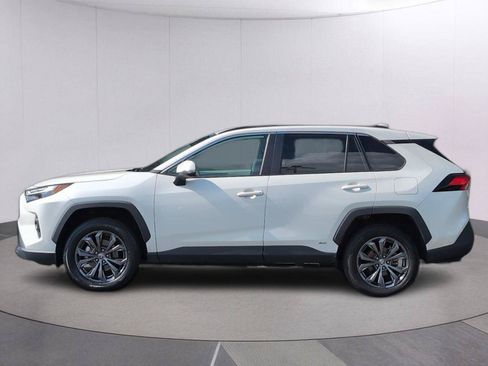 Used 2022 Toyota RAV4 XLE Premium AWD/4WD image 2