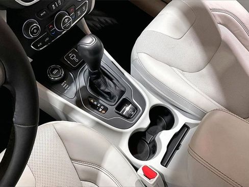 Used 2021 Jeep Cherokee Latitude Lux w/ Sun & Sound Group image 18