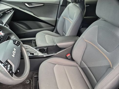 Used 2025 Kia Niro LX FWD image 25