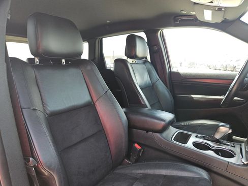 Used 2018 Jeep Grand Cherokee Altitude RWD image 30