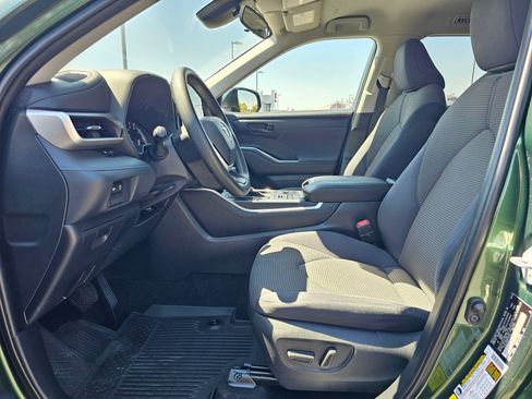 Used 2023 Toyota Highlander L AWD/4WD image 19