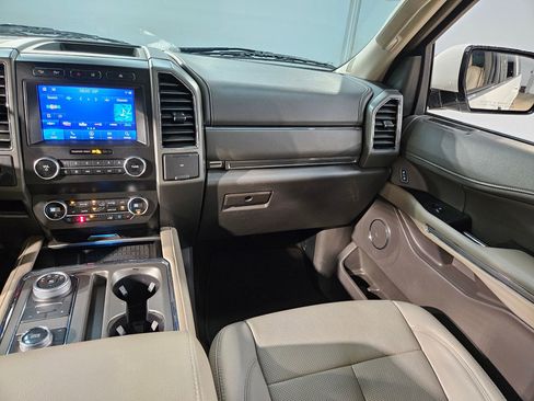 Used 2021 Ford Expedition Max XLT image 11