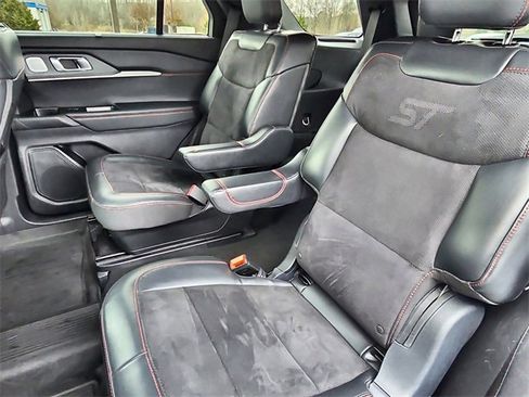 Used 2025 Ford Explorer ST image 19