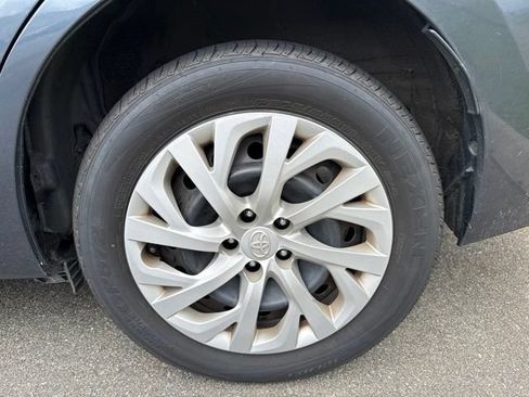 Used 2017 Toyota Corolla LE FWD image 18