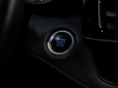 Used 2021 Toyota Highlander XLE FWD image 27