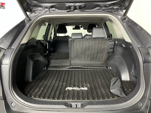 Used 2020 Toyota RAV4 XLE Premium image 27