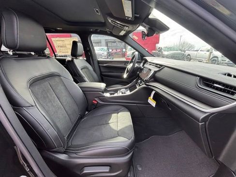 New 2026 Jeep Grand Cherokee Altitude image 7