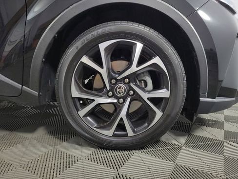 Used 2021 Toyota C-HR XLE FWD image 10