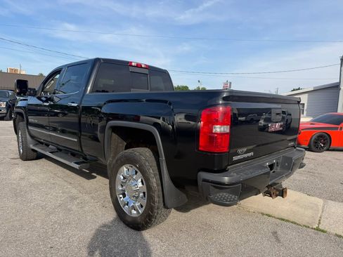 Used 2016 GMC Sierra 2500 Denali w/ Duramax Plus Package AWD/4WD image 4
