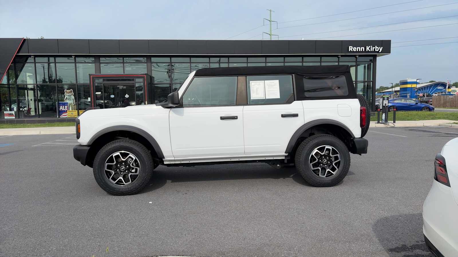Used 2023 Ford Bronco 4-Door AWD/4WD image 3