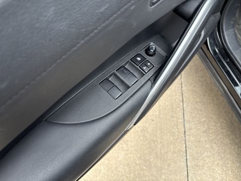 Used 2023 Toyota Corolla Cross XLE w/ Convenience Package AWD/4WD image 22