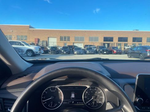 Used 2023 Nissan Rogue S image 34