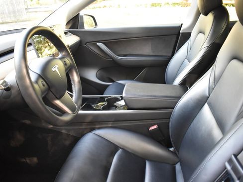 Used 2021 Tesla Model Y Long Range image 15