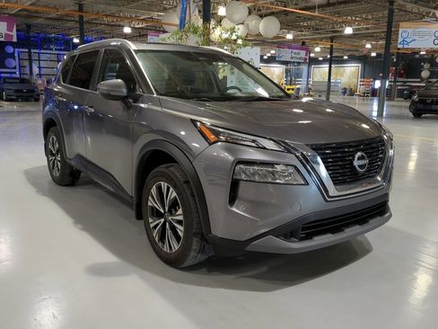 Used 2022 Nissan Rogue SV w/ SV Premium Package image 4