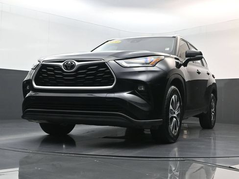 Used 2021 Toyota Highlander XLE FWD image 30