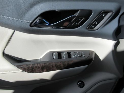Used 2021 GMC Acadia Denali w/ Denali Technology Package FWD image 21