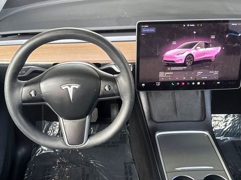 Used 2025 Tesla Model Y Long Range image 16