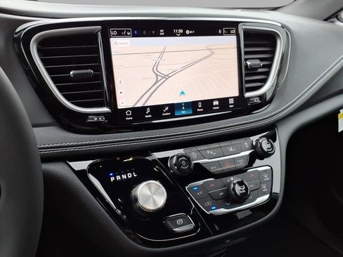 New 2026 Chrysler Pacifica Select image 24