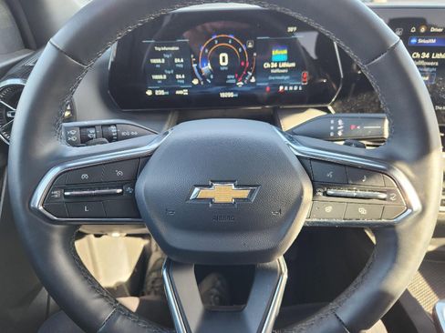 Used 2025 Chevrolet Equinox LT image 9