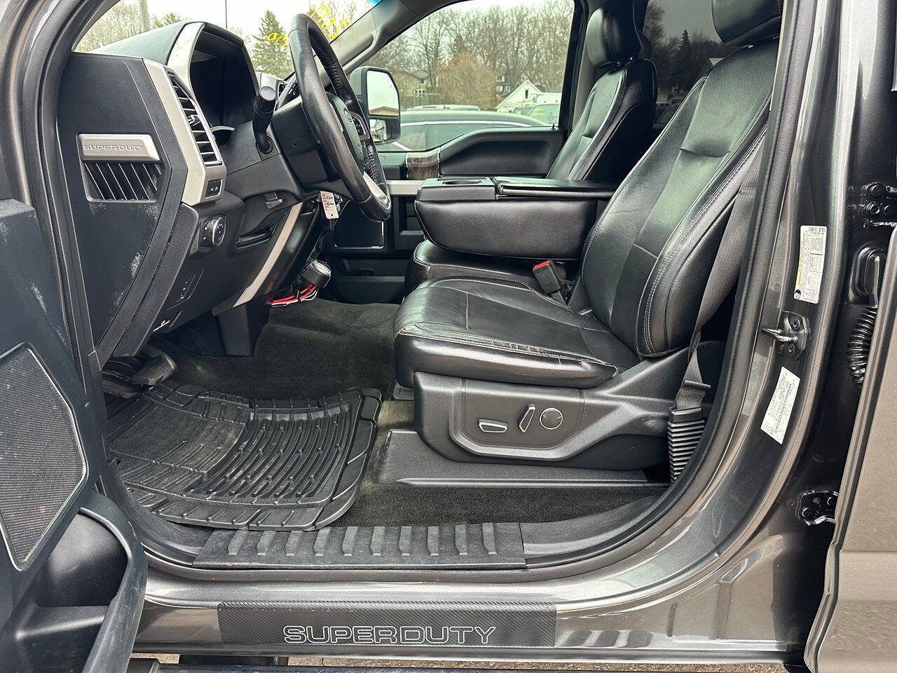 Used 2017 Ford F250 Lariat w/ FX4 Off-Road Package AWD/4WD image 34