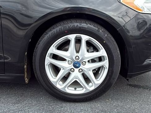 Used 2013 Ford Fusion SE FWD image 9
