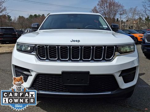 Used 2023 Jeep Grand Cherokee Laredo image 2