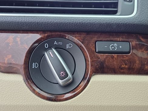 Used 2013 Volkswagen Passat 2.5 SEL Premium image 25